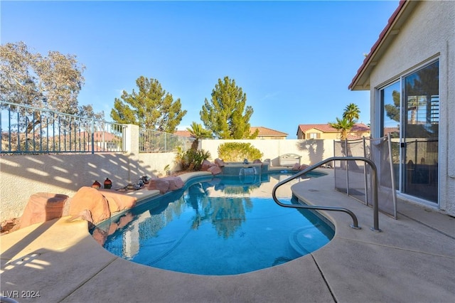 view of swimming pool