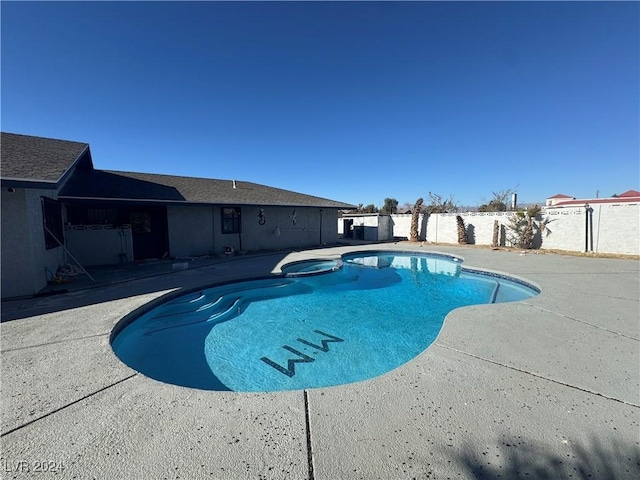 view of swimming pool featuring a patio