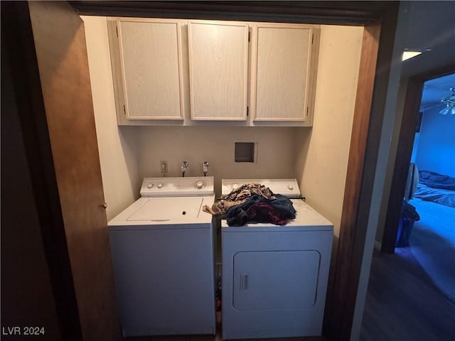 washroom featuring ceiling fan, cabinets, and independent washer and dryer