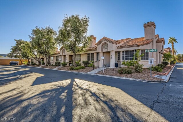 view of mediterranean / spanish-style home