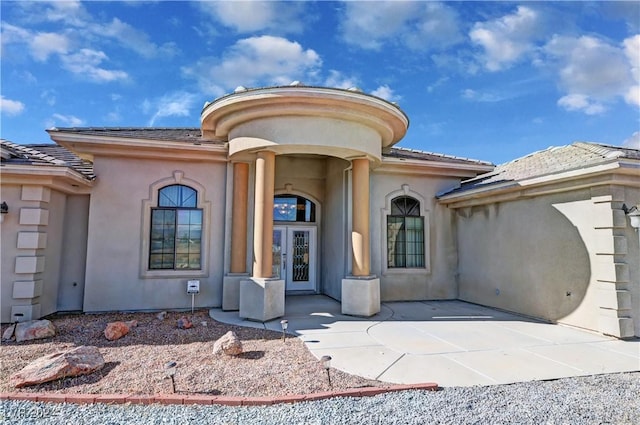 property entrance featuring a patio