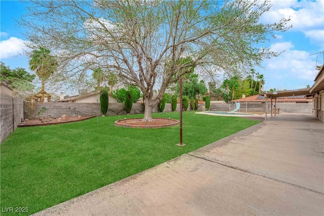 view of yard featuring a fenced backyard