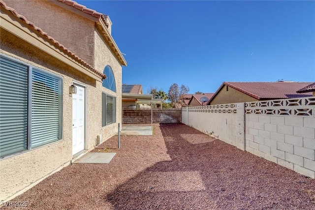 view of yard featuring a patio