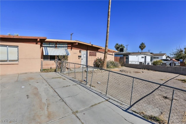 view of front of property