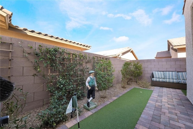 view of yard featuring a patio area