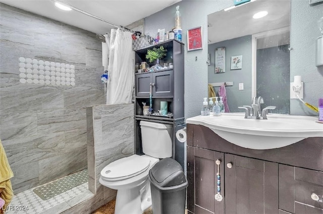 bathroom featuring a shower with curtain, vanity, and toilet