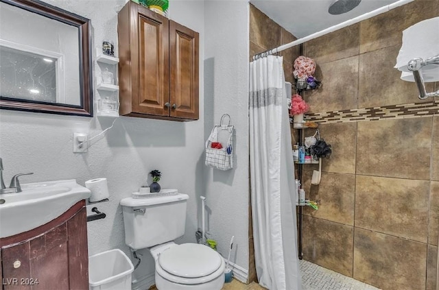 bathroom featuring a shower with shower curtain, vanity, and toilet