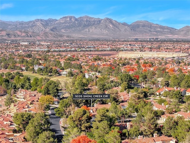 bird's eye view featuring a mountain view