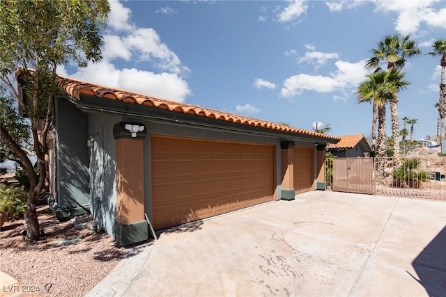 view of front of home with an outbuilding and a garage