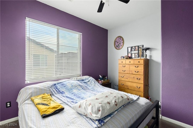 bedroom with ceiling fan