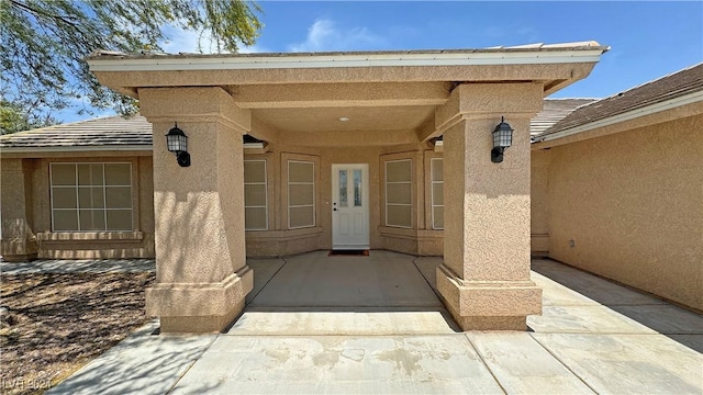 entrance to property featuring a patio area