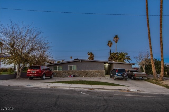 view of front of property