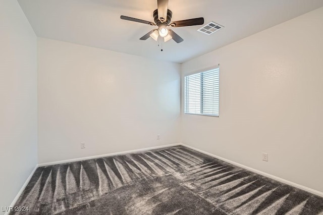 carpeted empty room featuring ceiling fan