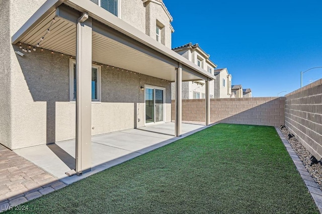 view of yard featuring a patio