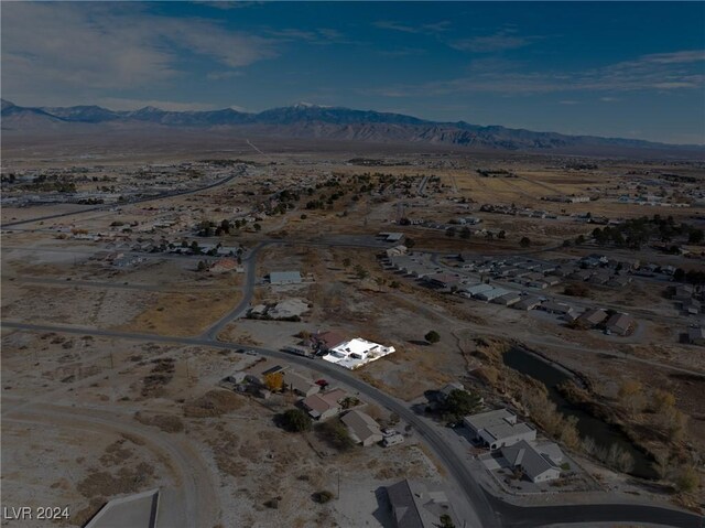 birds eye view of property featuring a mountain view