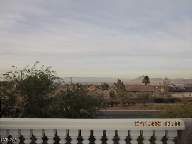 water view with a mountain view