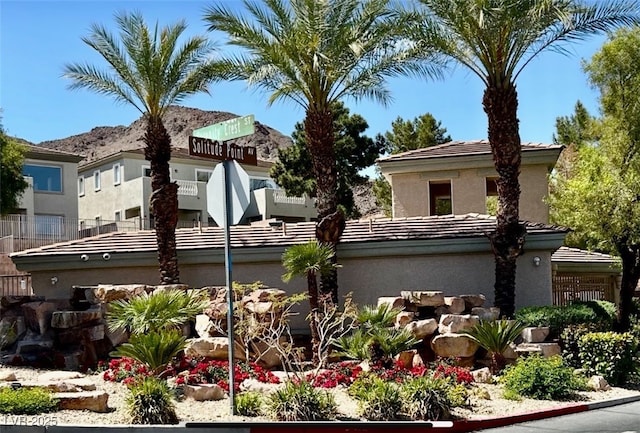 view of front of property featuring stucco siding