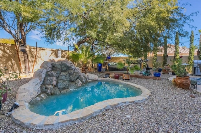 view of swimming pool