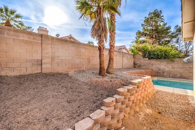 view of yard with a fenced in pool