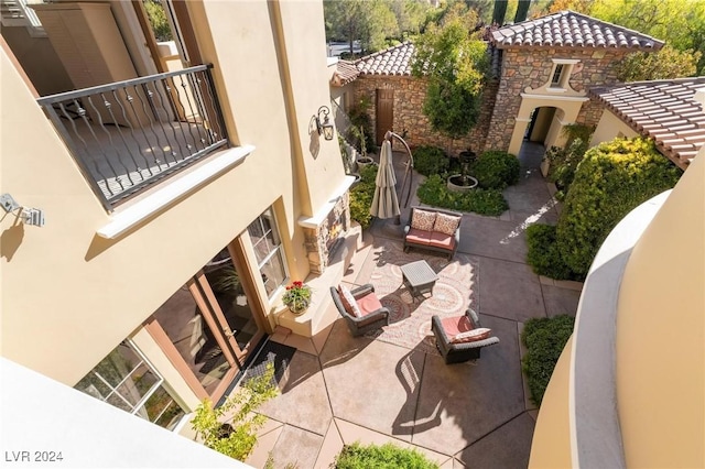 view of community featuring outdoor lounge area and a patio