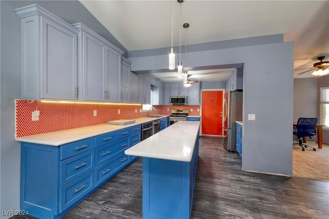 kitchen featuring a center island, sink, stainless steel appliances, dark hardwood / wood-style flooring, and decorative light fixtures