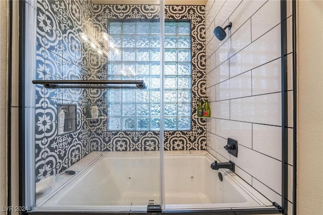 bathroom with tiled shower / bath combo