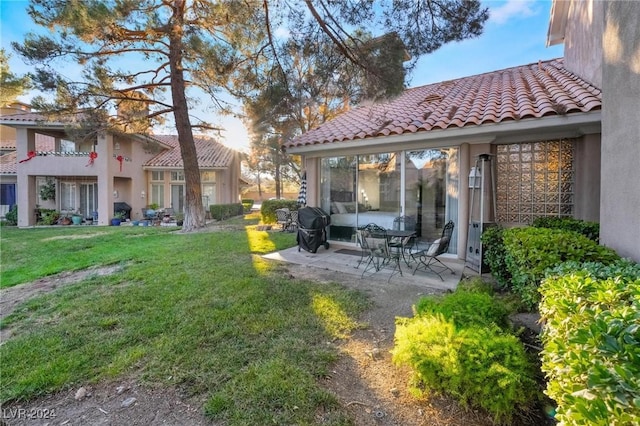 view of yard featuring a patio