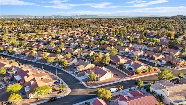 birds eye view of property featuring a mountain view