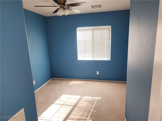 carpeted empty room featuring ceiling fan