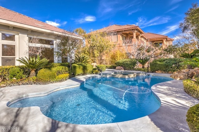 view of pool featuring an in ground hot tub