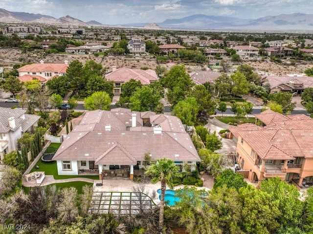 birds eye view of property featuring a mountain view