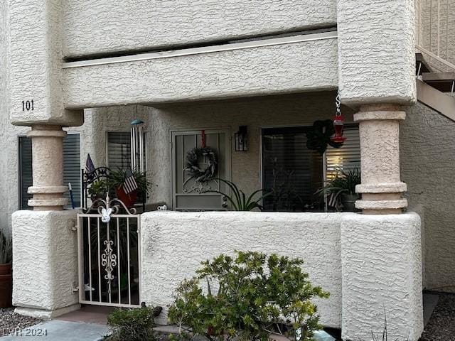 doorway to property with covered porch