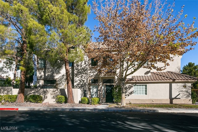 view of front of property