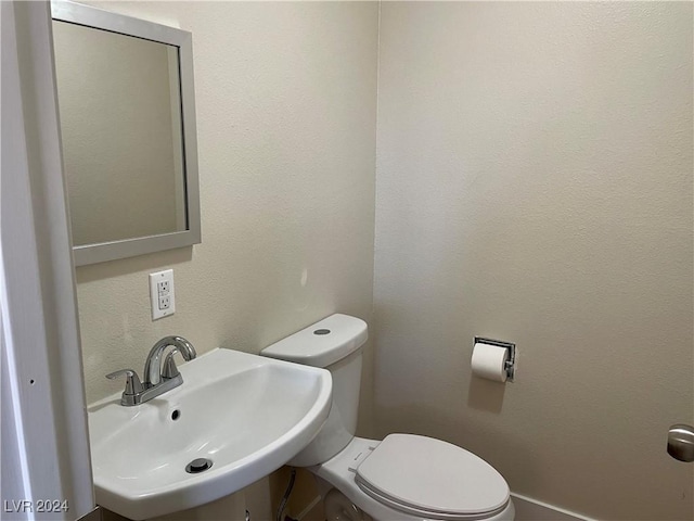 bathroom featuring toilet and sink