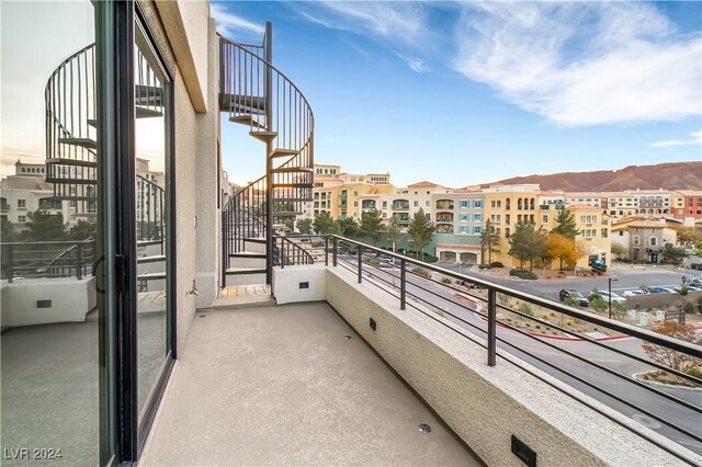 balcony featuring a mountain view