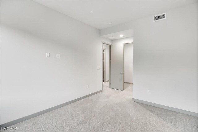 unfurnished room featuring visible vents and baseboards