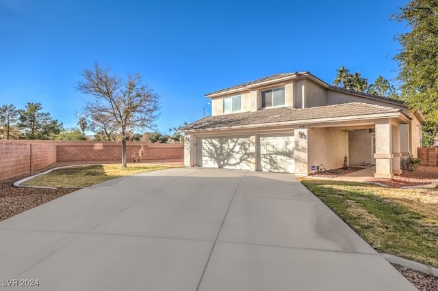 view of front of house featuring a front lawn and a garage