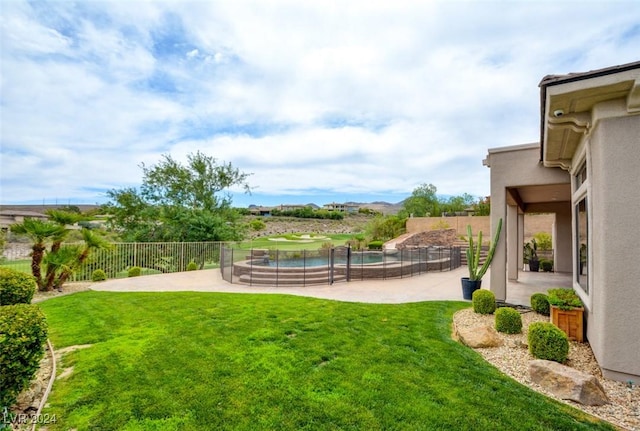 view of yard featuring a fenced in pool