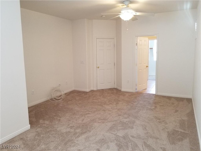 carpeted empty room featuring ceiling fan