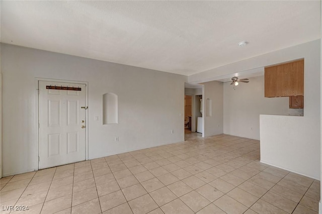 unfurnished room featuring light tile patterned floors and ceiling fan