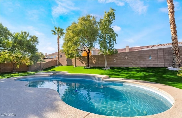 view of swimming pool featuring a yard