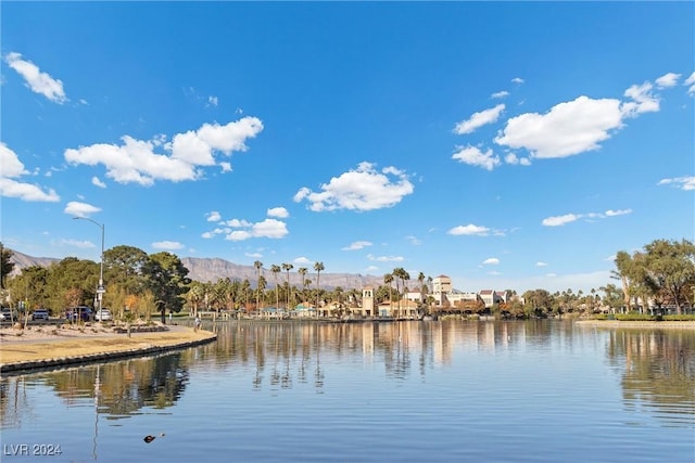 water view featuring a mountain view