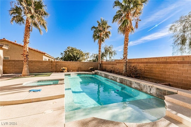 view of pool featuring an in ground hot tub