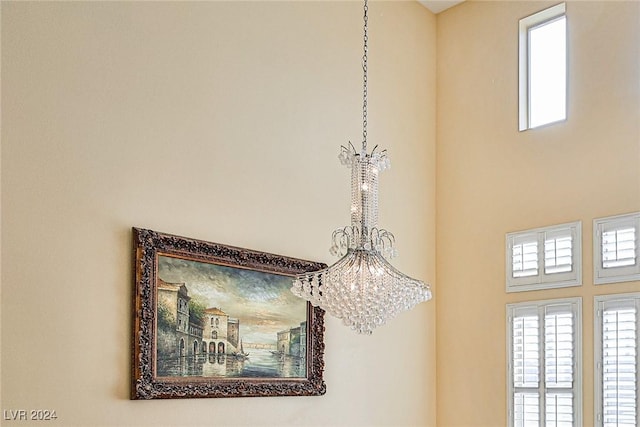 room details featuring a chandelier