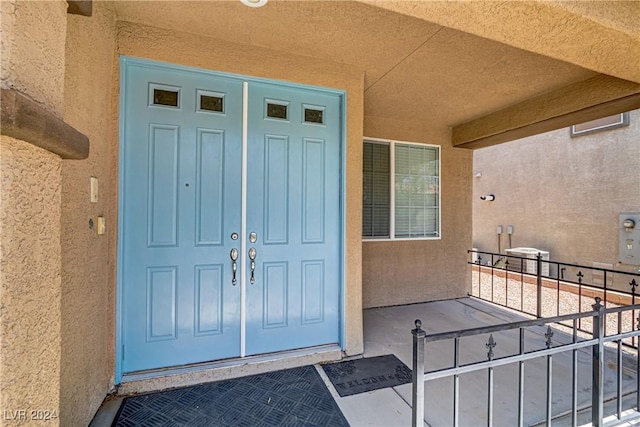 property entrance featuring a porch