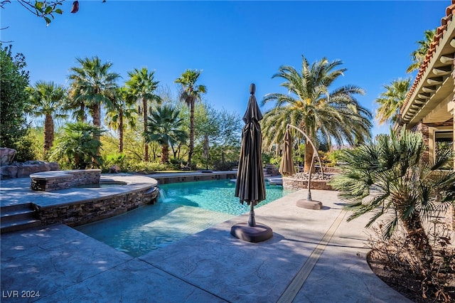 view of pool featuring an in ground hot tub