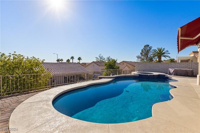 view of pool with an in ground hot tub and a patio