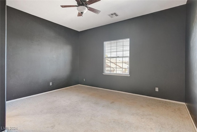 unfurnished room featuring ceiling fan and light colored carpet