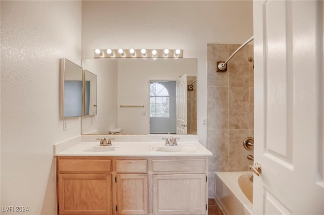 bathroom with vanity and tiled shower / bath