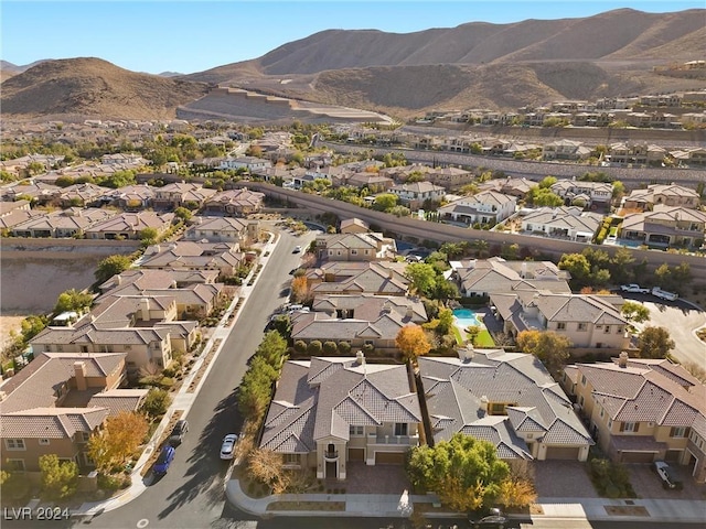 birds eye view of property featuring a mountain view